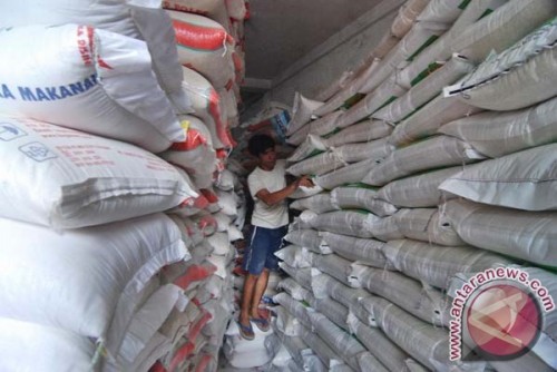 Batang Jamin Stok Beras Surplus hingga Lebaran