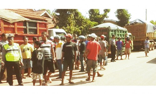 Warga Ancam Blokade Truk Proyek Tol