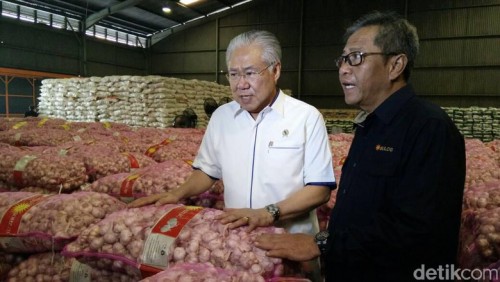 Mendag Tak Segan Cabut Izin Importir yang Timbun Bawang Putih