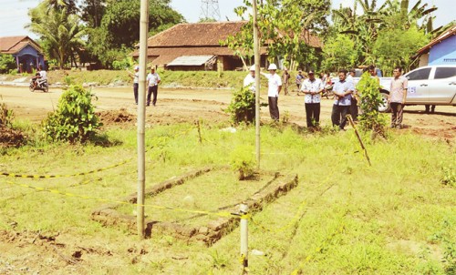 Terkena Proyek Jalan Tol, Ratusan Makam Dibongkar