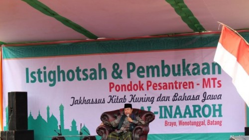 Mustasyar PBNU KH Adib Rofiudin Izza Resmikan Ponpes Al-Inaaroh Batang